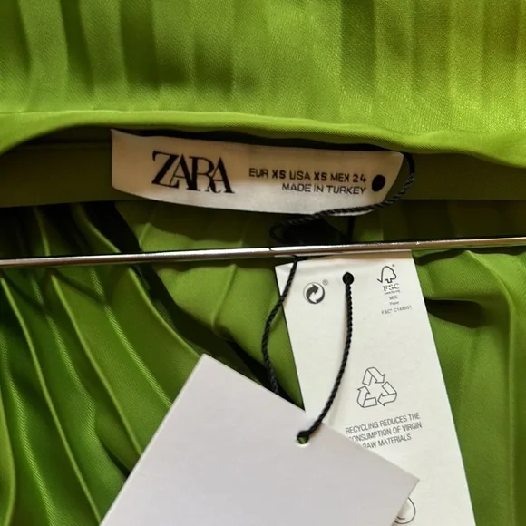 ZARA NWTs SATIN EFFECT PLEATED SKIRT GREEN - Picture 5 of 5